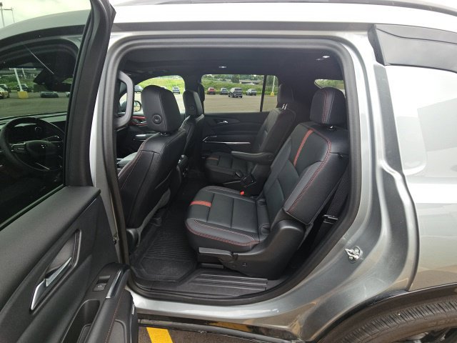 Used 2024 Chevrolet Traverse RS FWD image 13