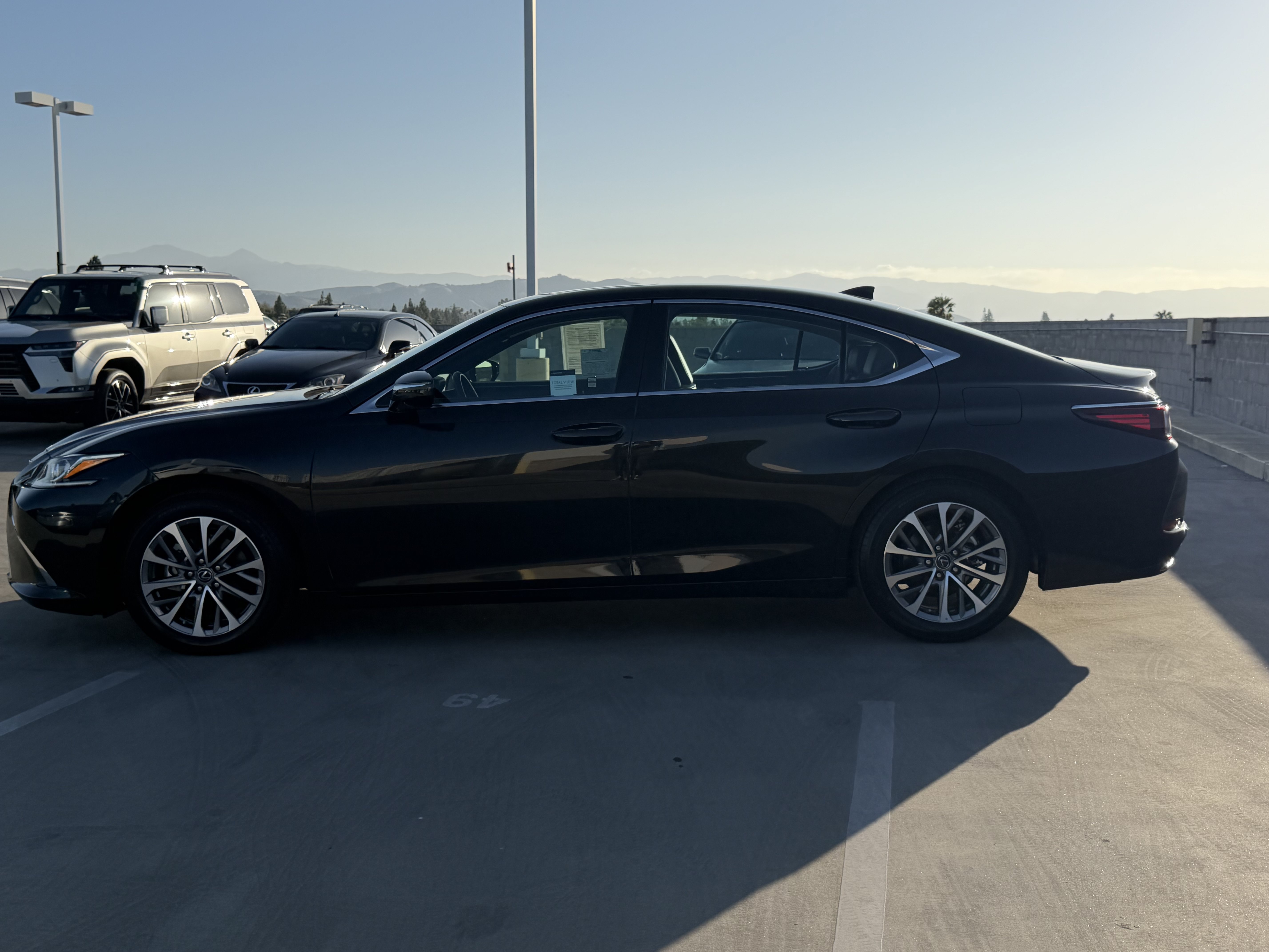 Certified 2024 Lexus ES 350 w/ Accessory Package (Z1) FWD image 6