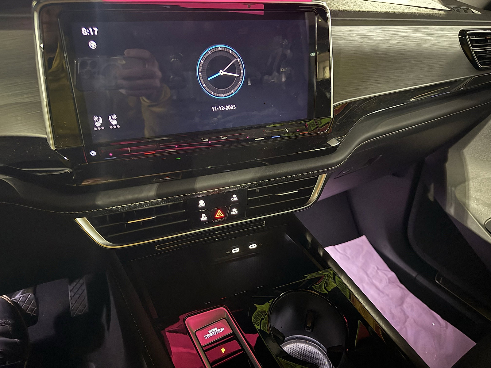 Used 2025 Volkswagen Atlas Cross Sport SE image 18