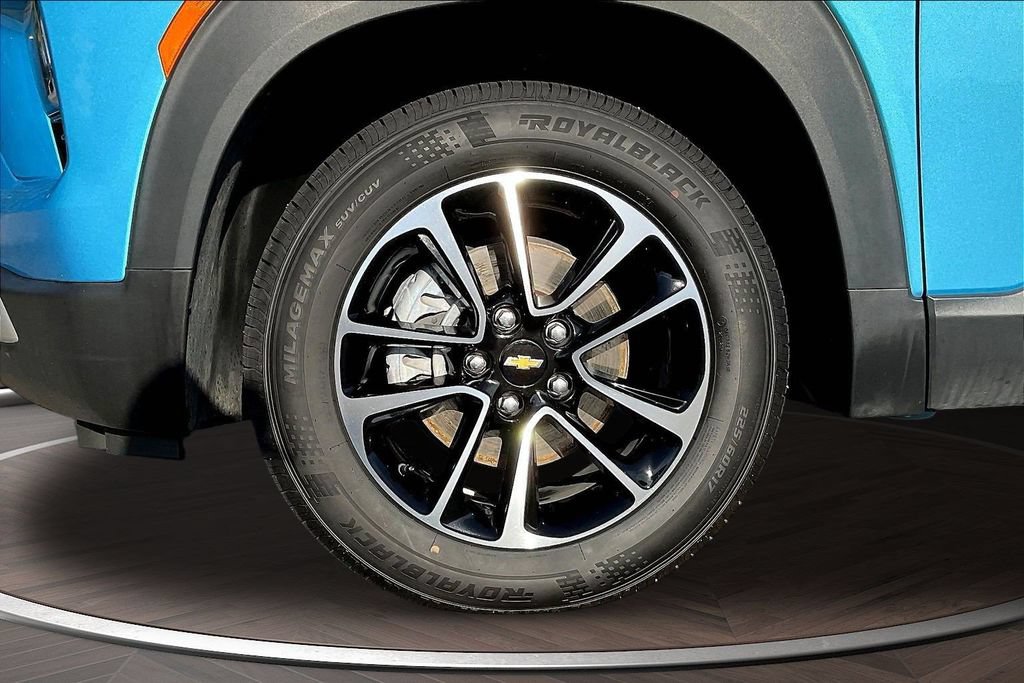Used 2025 Chevrolet TrailBlazer LT AWD/4WD image 37