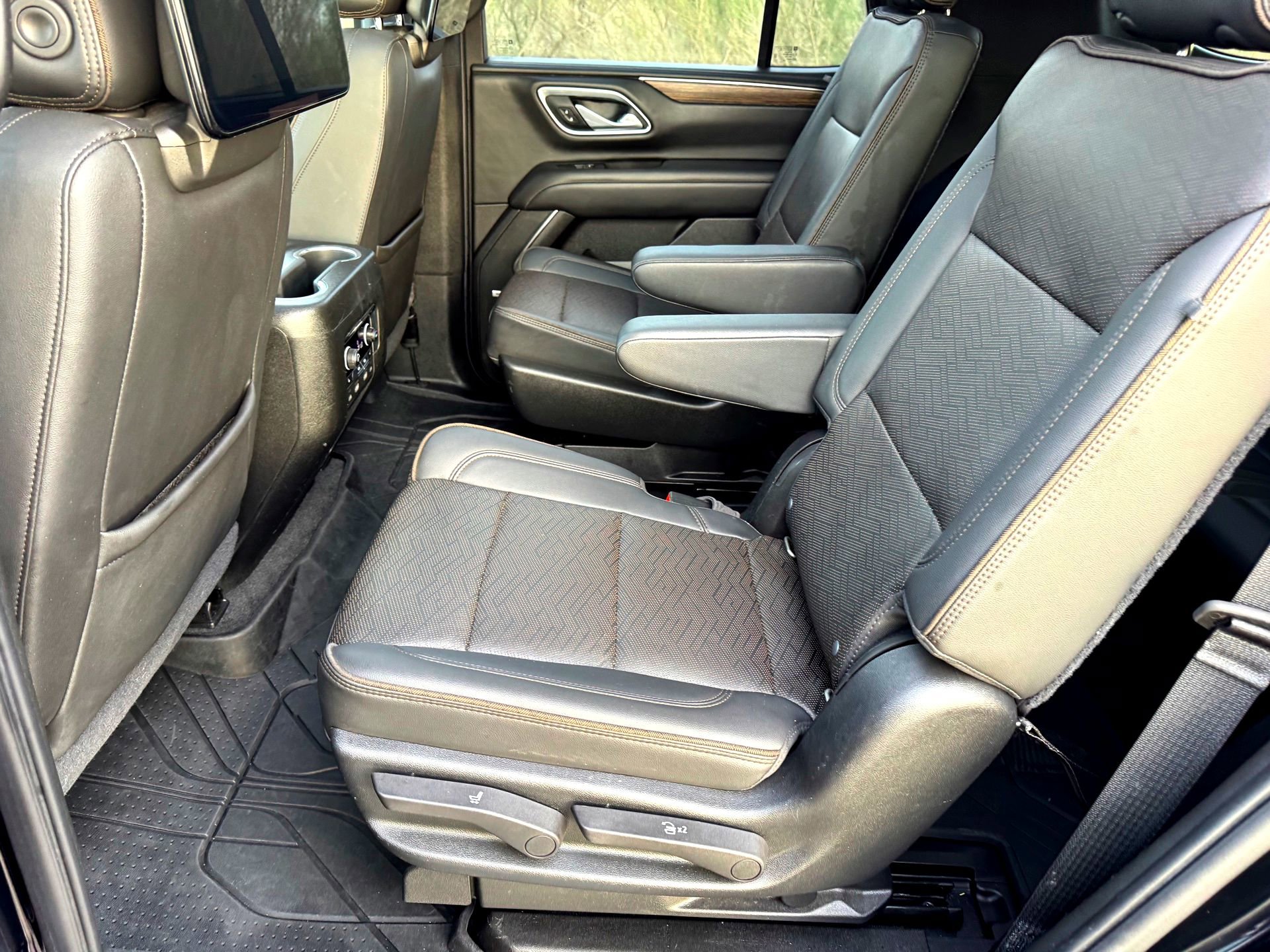 Used 2021 Chevrolet Tahoe High Country w/ Premium Package image 20