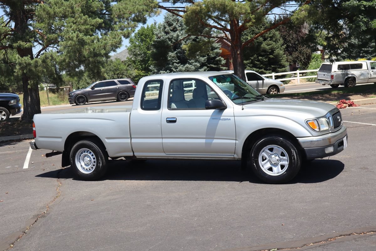 Used 2002 Toyota Tacoma 2WD Xtracab w/ SR5 Pkg w/ Chrome Pkg image 2