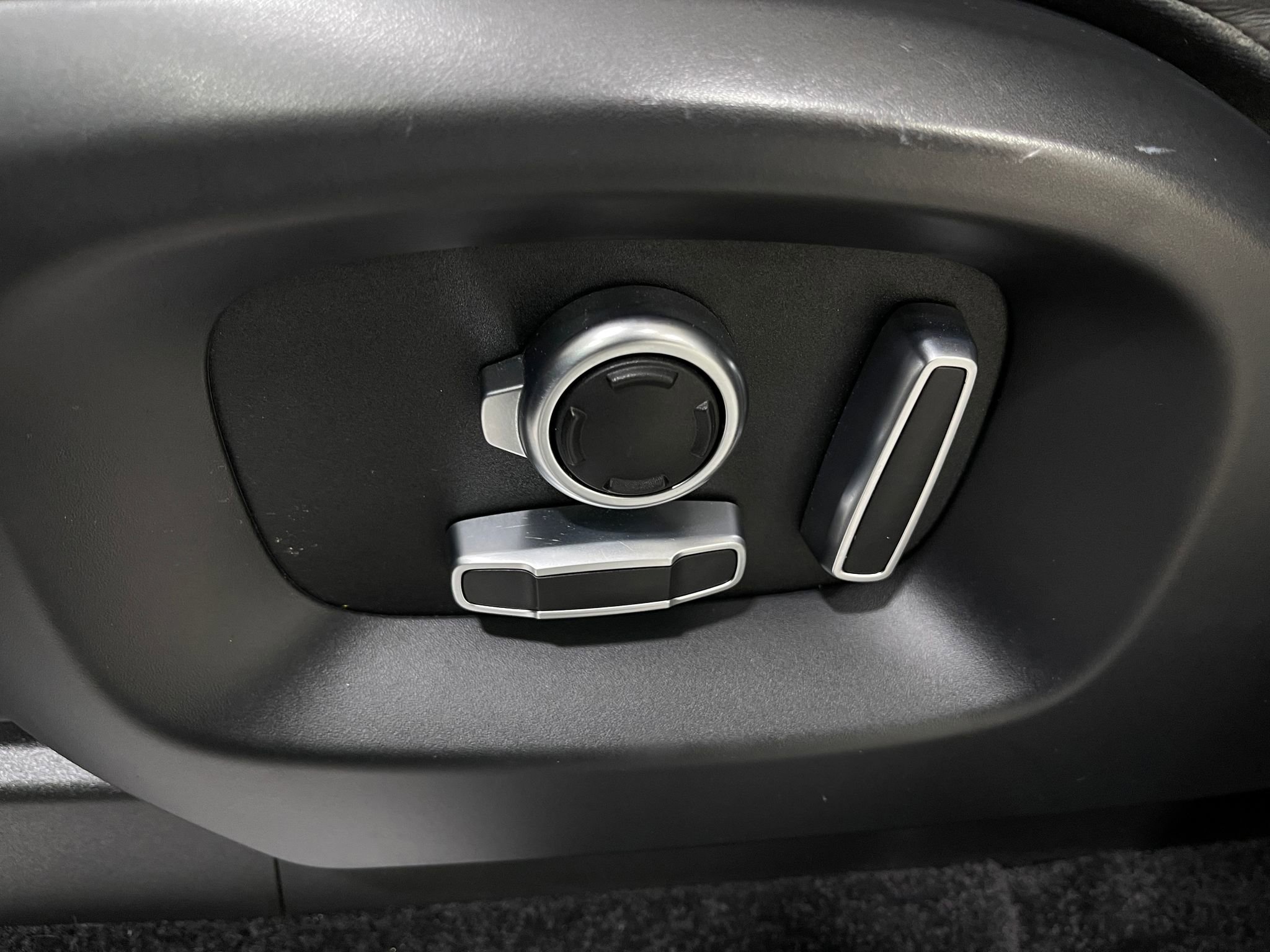 Used 2016 Land Rover Range Rover Supercharged image 16