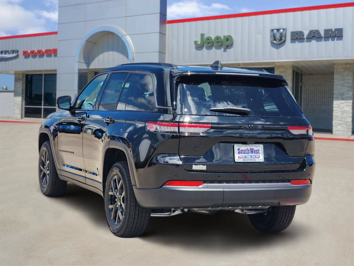 New 2026 Jeep Grand Cherokee Altitude RWD image 4