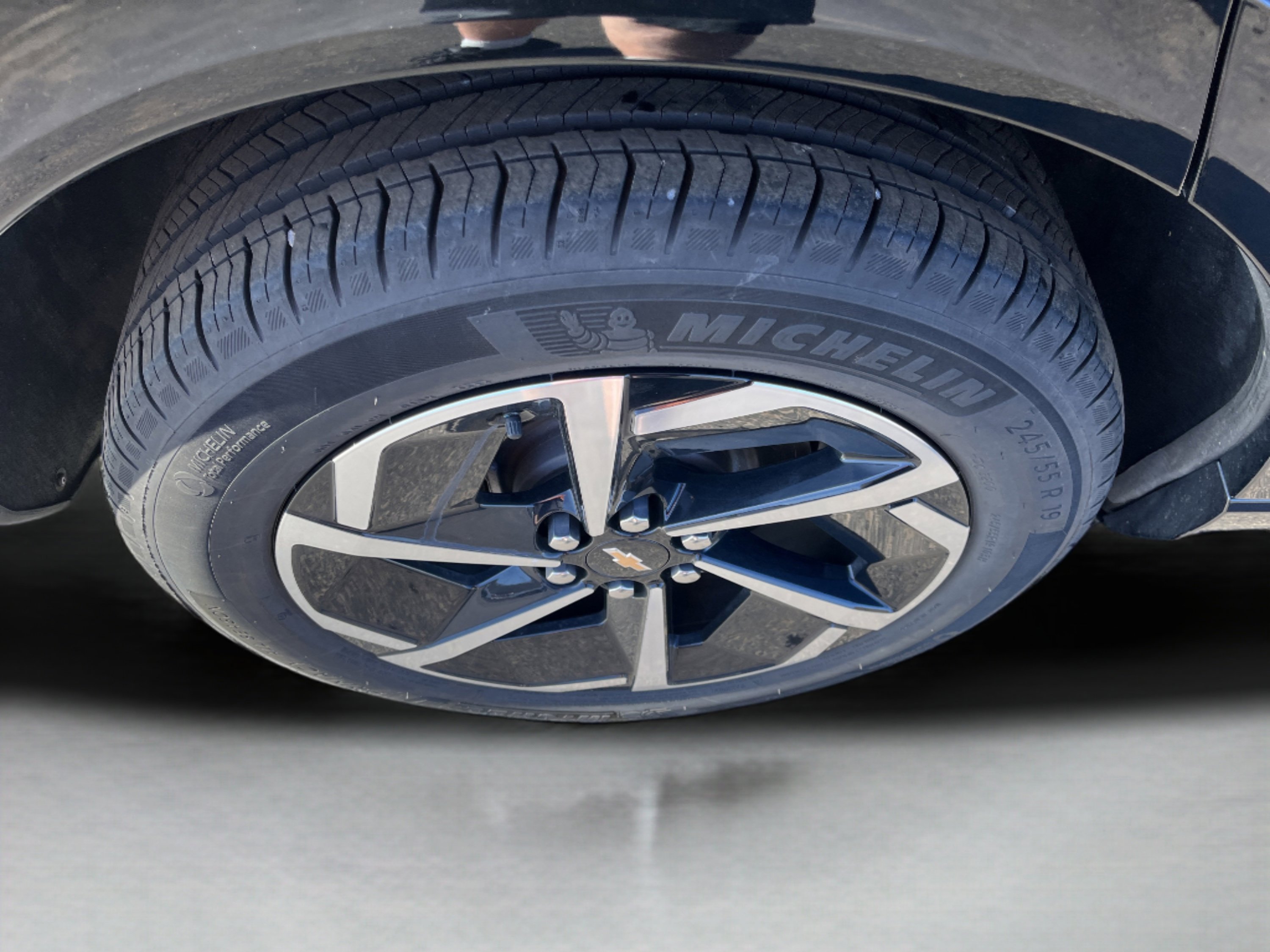 Used 2025 Chevrolet Equinox EV LT image 9