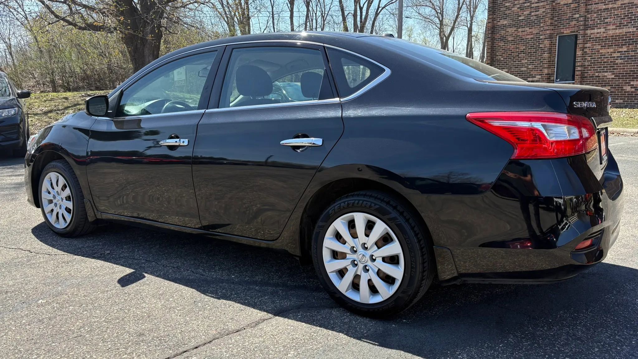Used 2017 Nissan Sentra SV FWD image 6