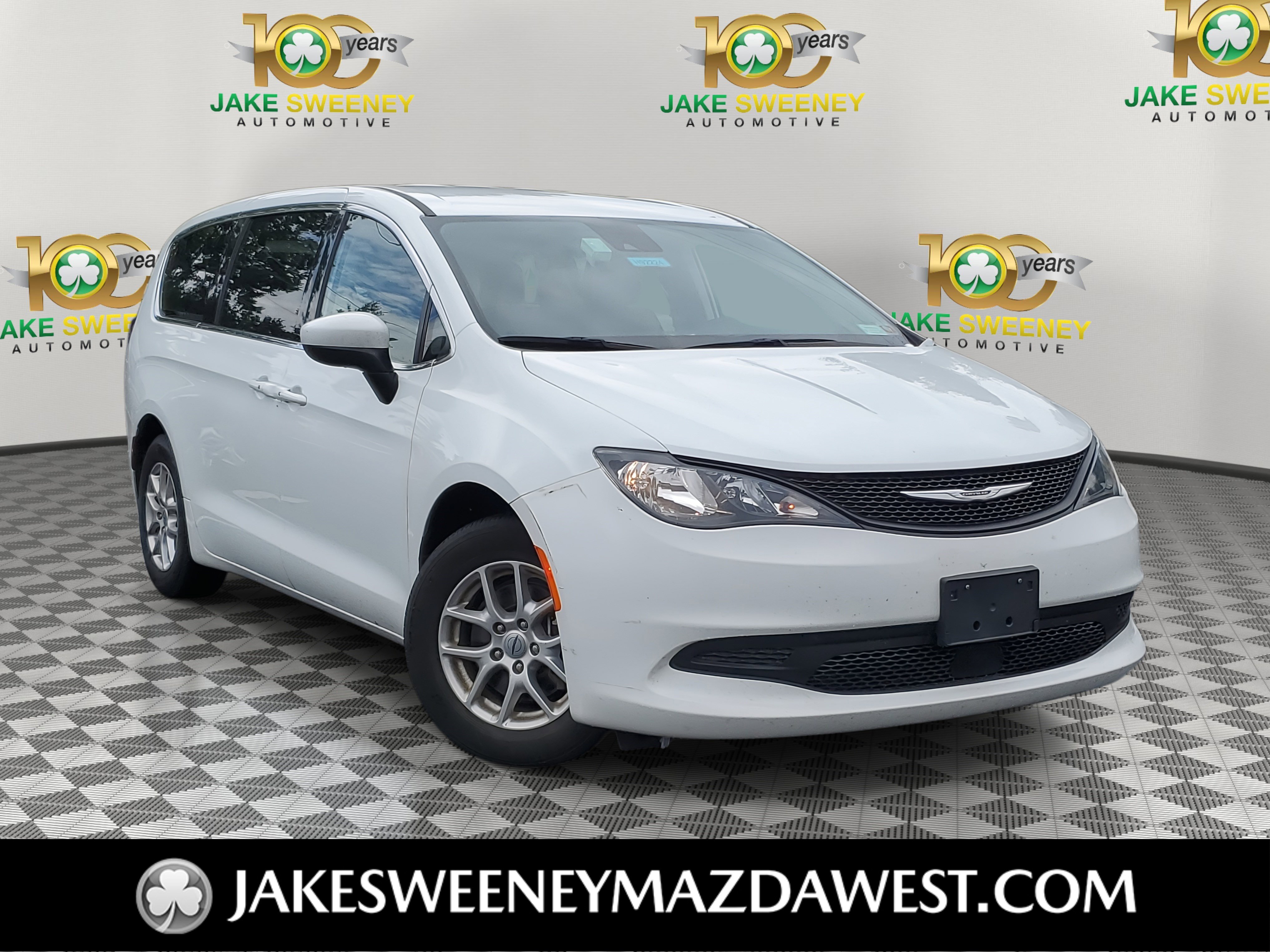 Used 2023 Chrysler Voyager LX image 1