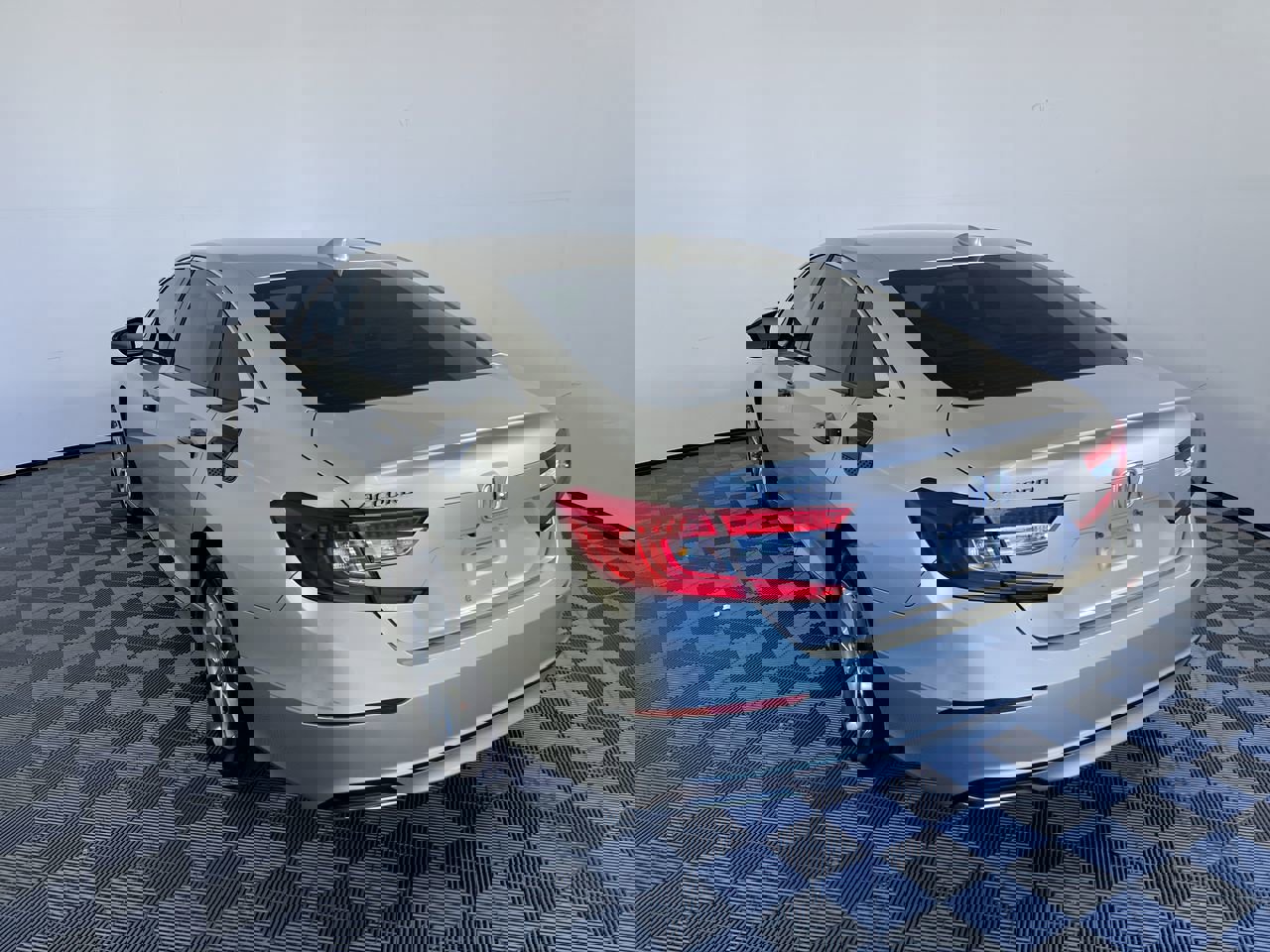 Used 2018 Honda Accord LX image 5