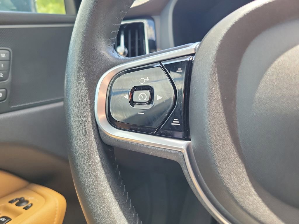 Used 2018 Volvo XC60 T5 Inscription w/ Convenience Package image 26