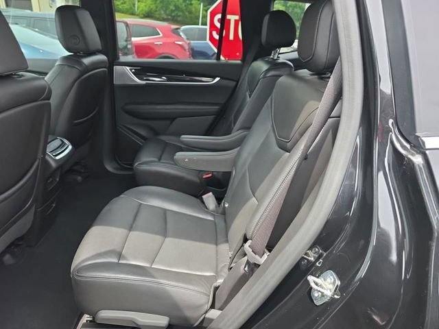 Used 2020 Cadillac XT6 Premium Luxury AWD/4WD image 2