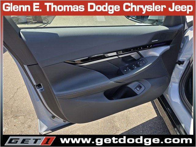 Used 2025 BMW 530i w/ M Sport Package RWD image 25