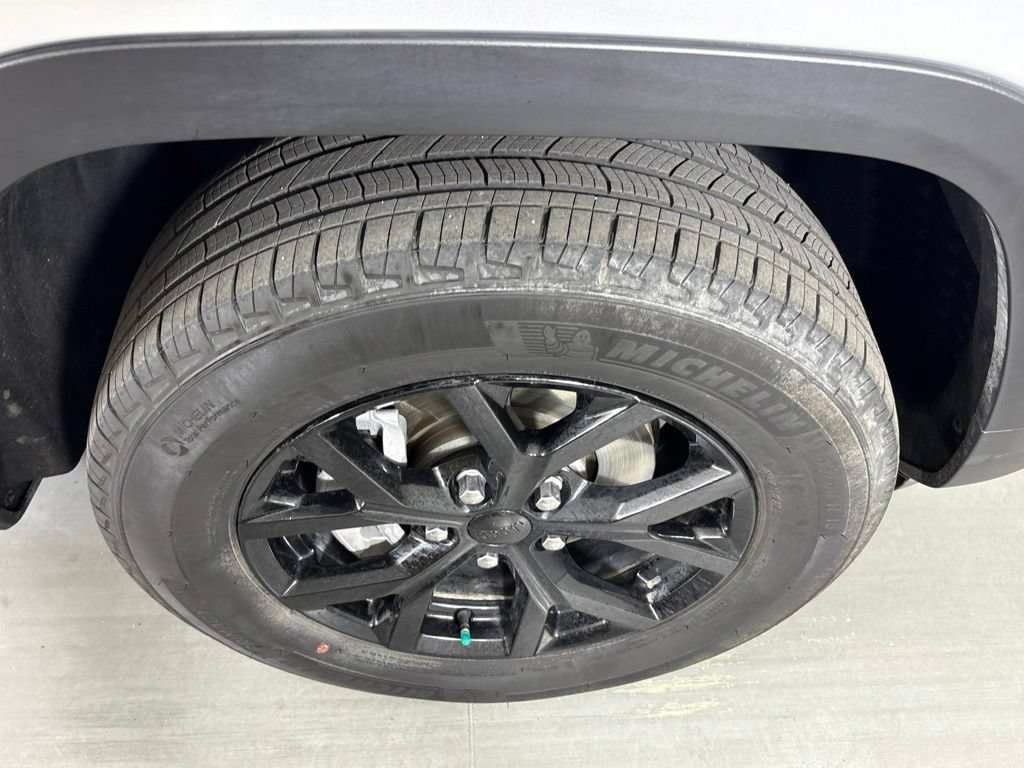 Used 2024 Jeep Grand Cherokee Altitude AWD/4WD image 14