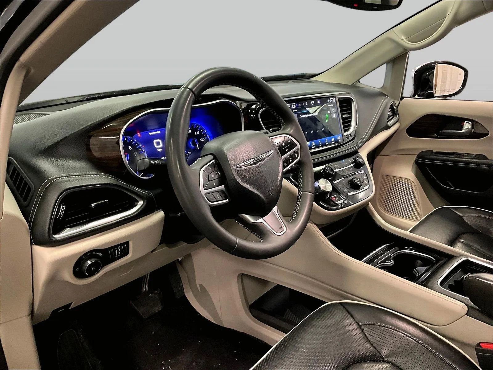 Used 2023 Chrysler Pacifica Limited image 12