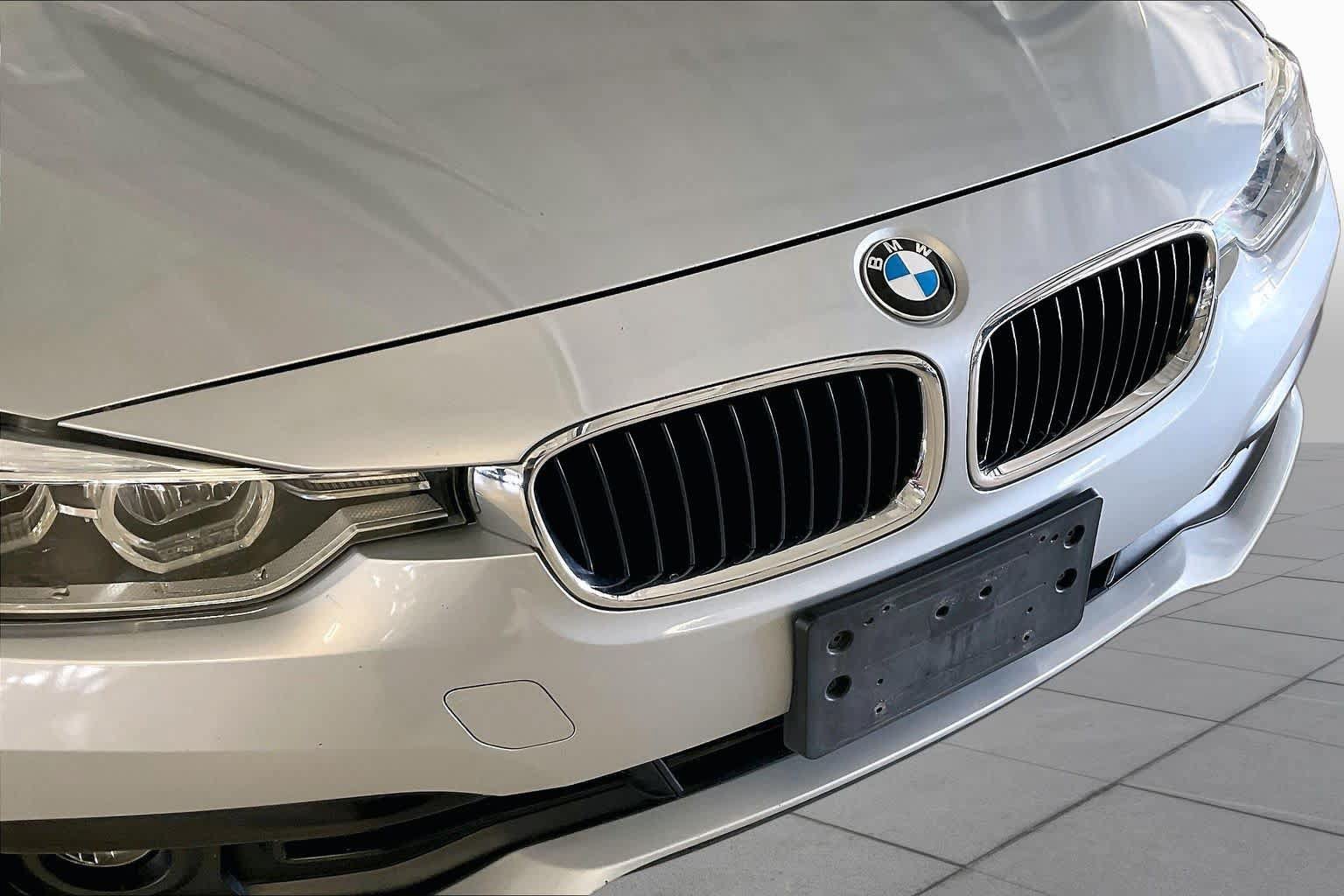 Used 2018 BMW 320i Sedan w/ Convenience Package RWD image 30