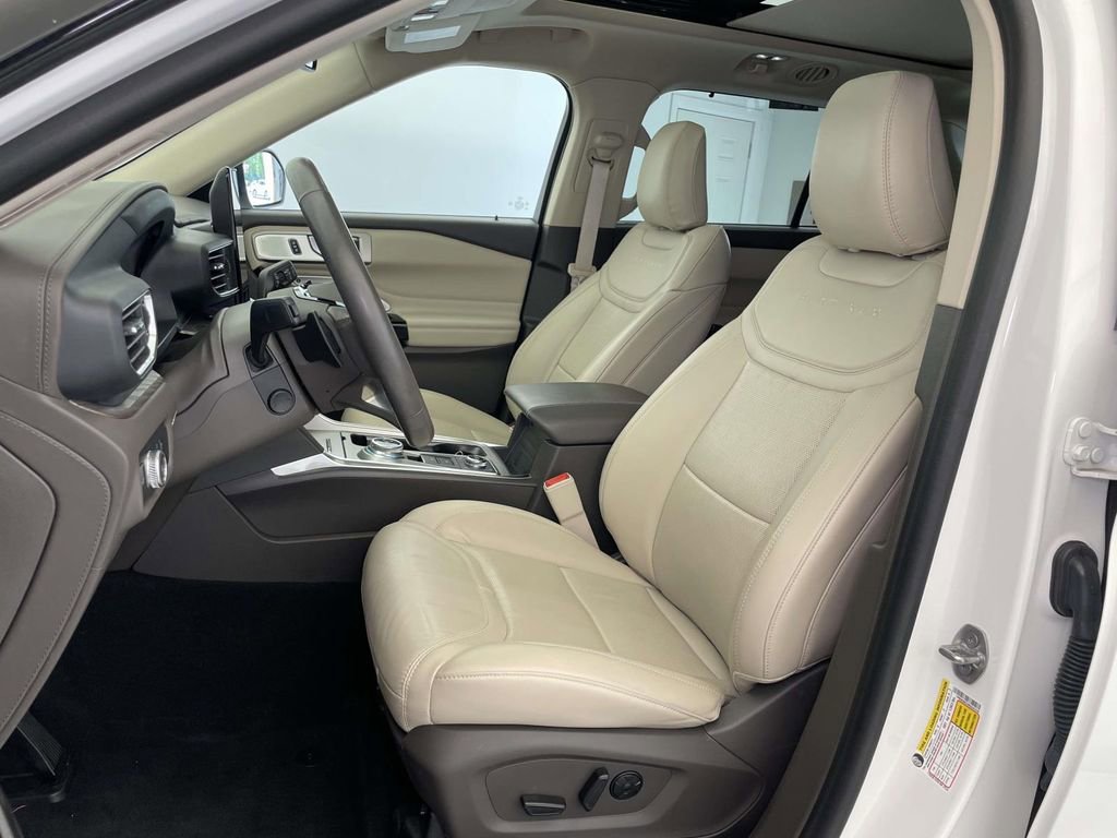 Used 2021 Ford Explorer Platinum w/ Equipment Group 601A AWD/4WD image 5