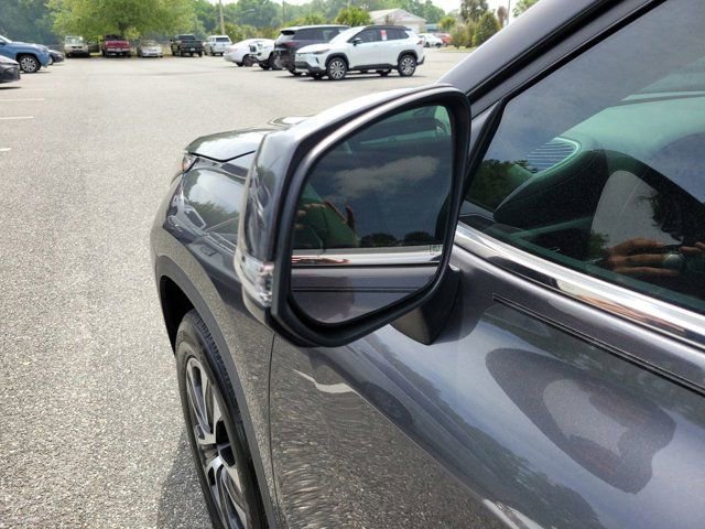 Used 2022 Toyota Highlander XLE image 18
