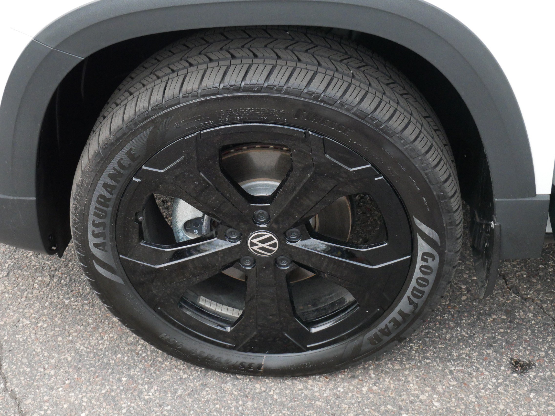 Certified 2025 Volkswagen Taos SE AWD/4WD image 15
