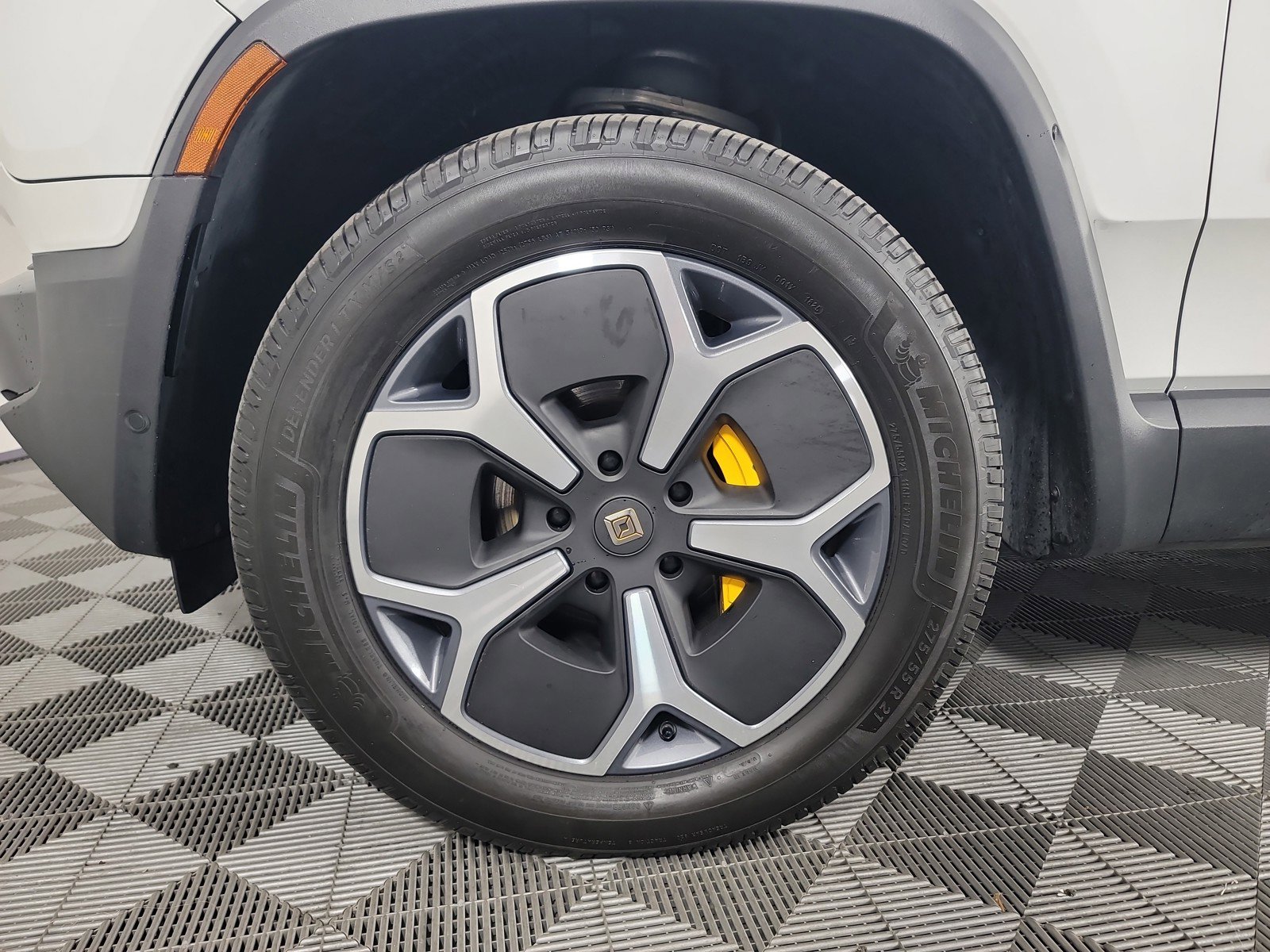 Used 2024 Rivian R1S Adventure AWD/4WD image 9