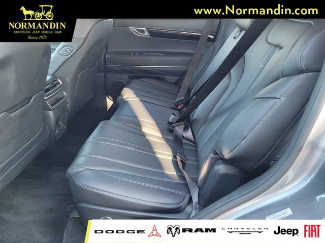 Used 2025 Genesis GV80 2.5T Standard AWD/4WD image 16