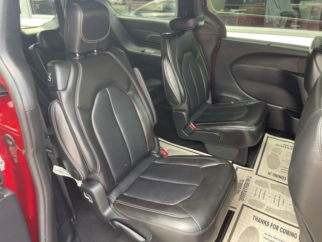 Used 2025 Chrysler Pacifica Select FWD image 9