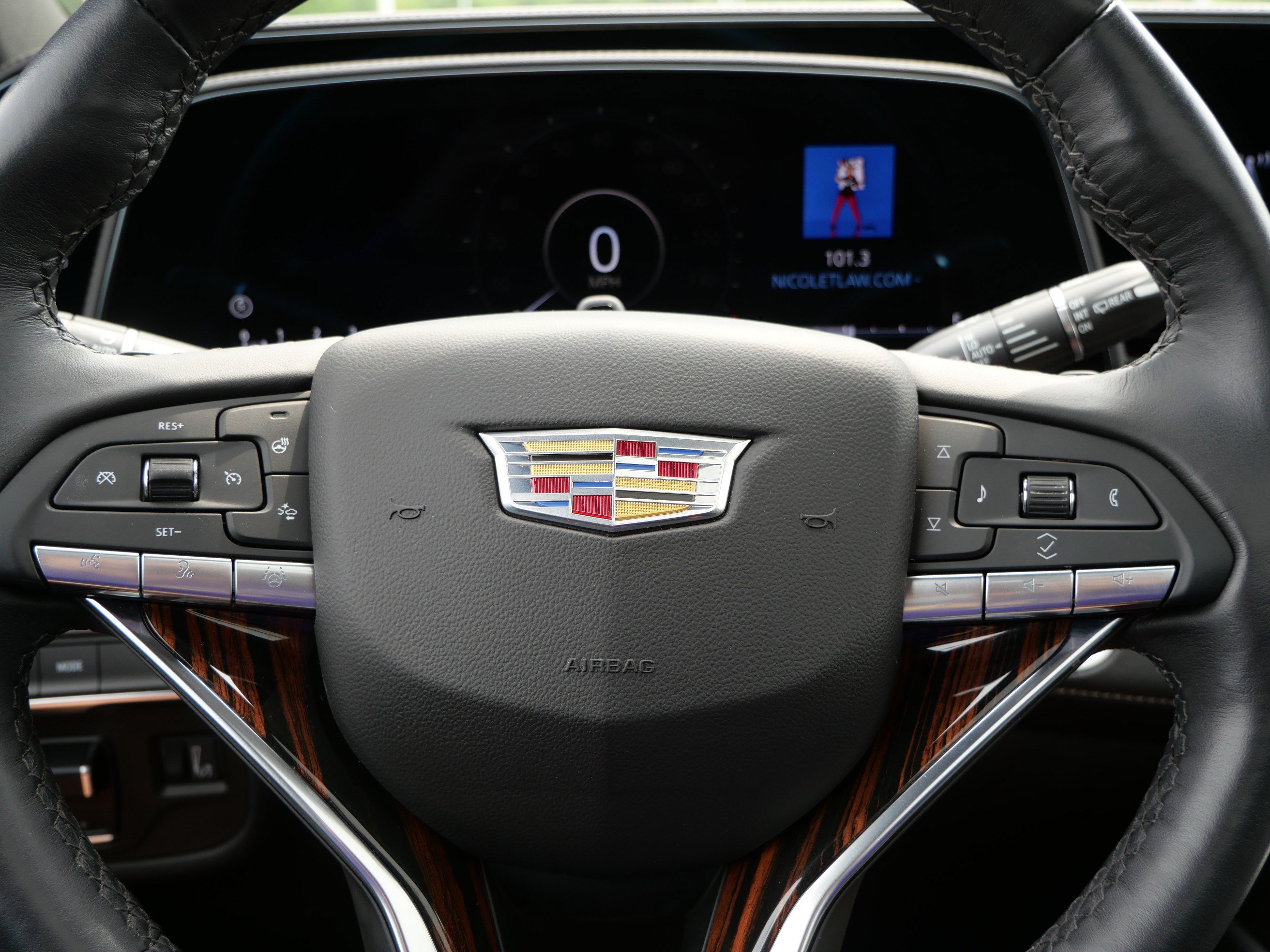 Certified 2023 Cadillac Escalade ESV Premium Luxury w/ Performance Package AWD/4WD image 24