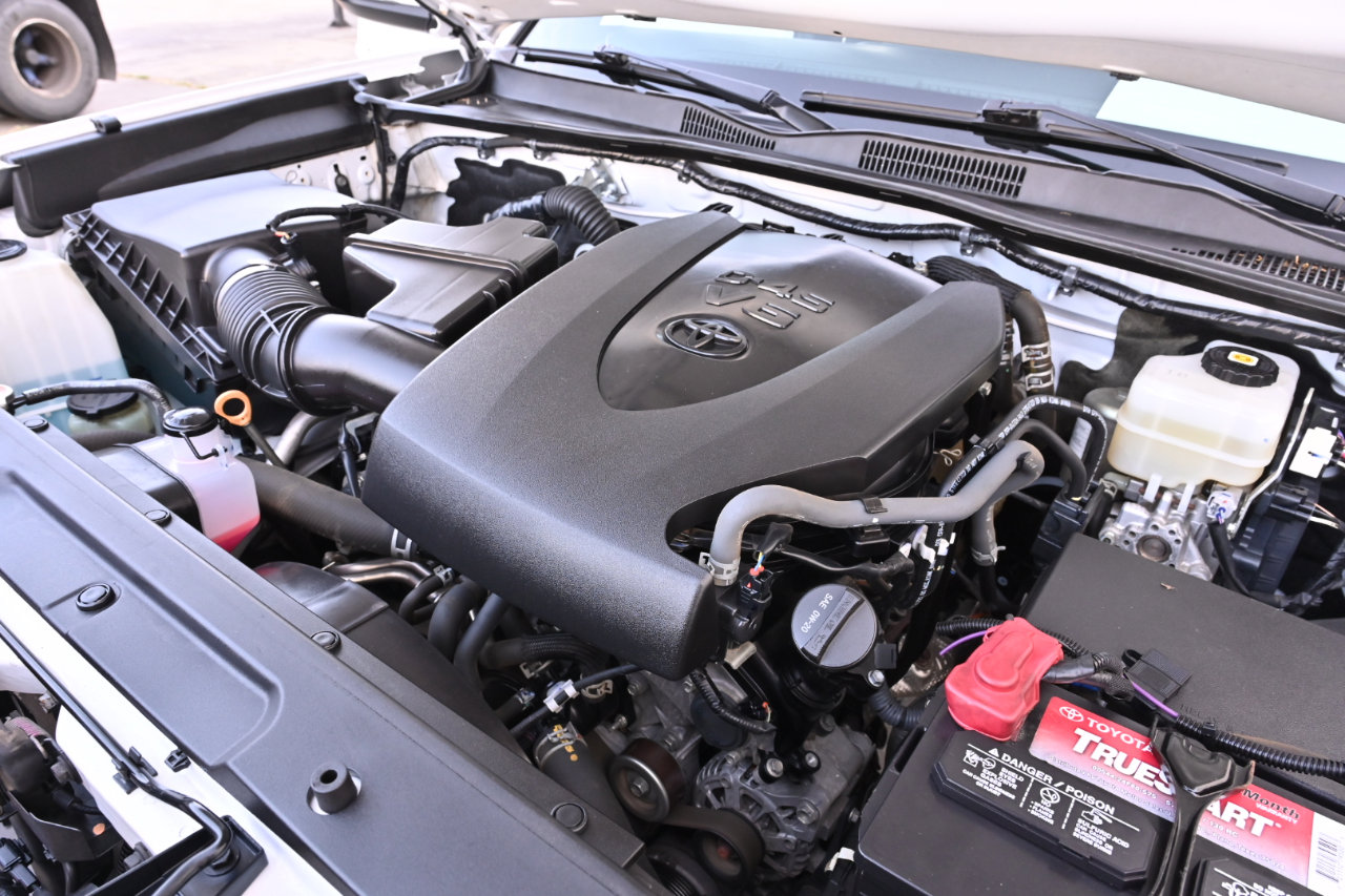 Used 2021 Toyota Tacoma TRD Off-Road w/ Technology Package image 40