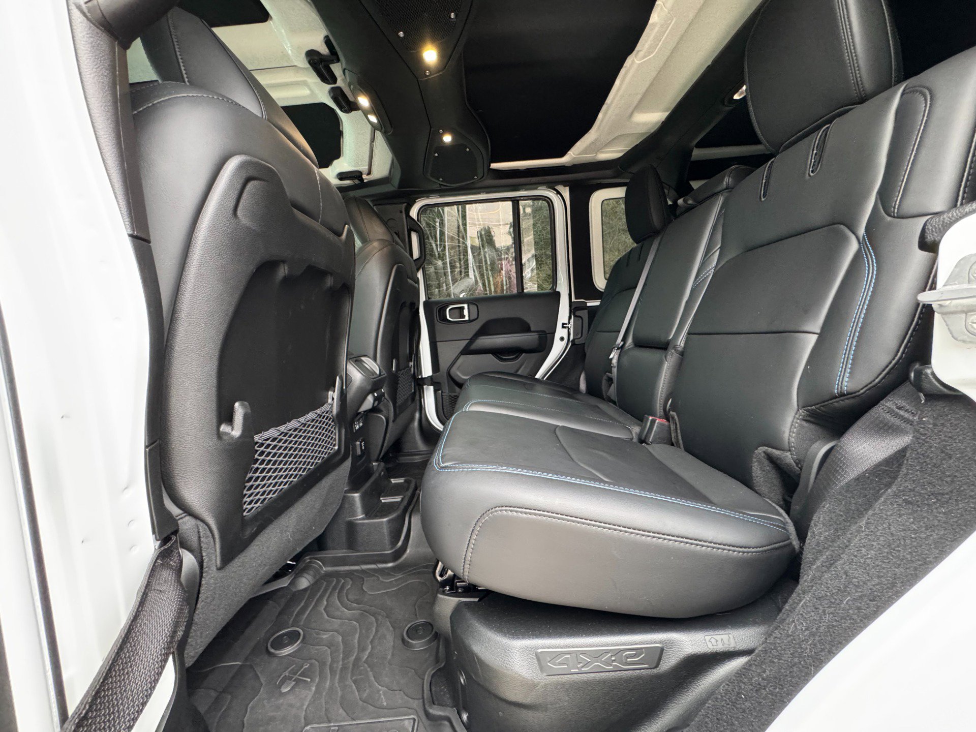 Used 2025 Jeep Wrangler Unlimited Rubicon 4xe image 36