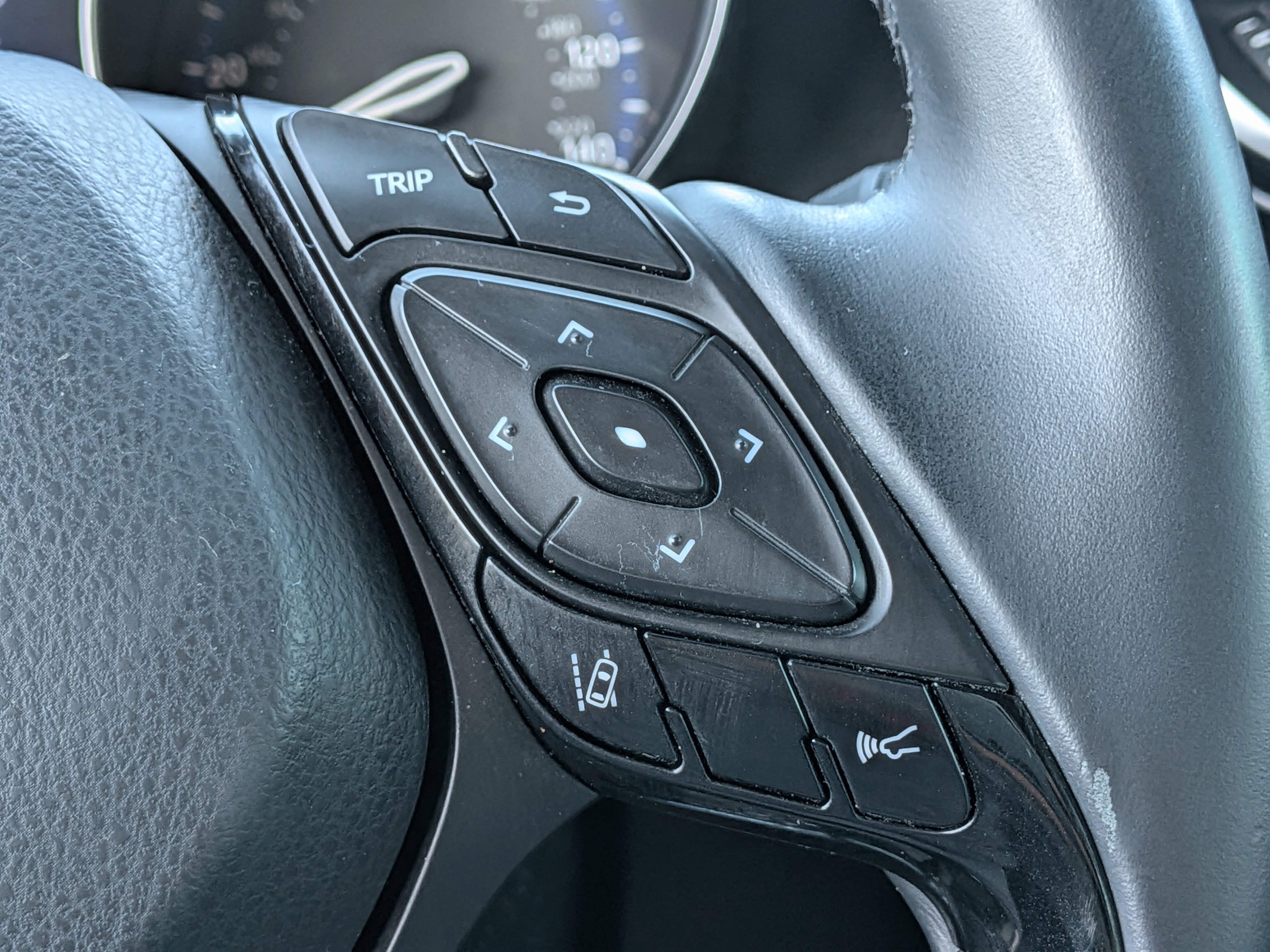 Used 2018 Toyota C-HR XLE image 24