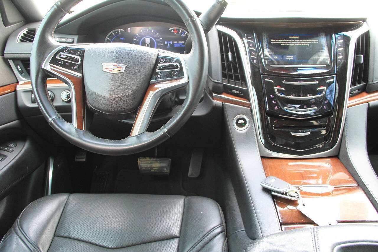 Used 2017 Cadillac Escalade Luxury AWD/4WD image 21
