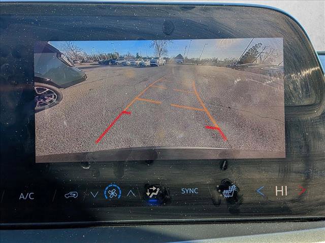 Used 2025 Chevrolet Traverse LT w/ Sun and Wheel Package image 12