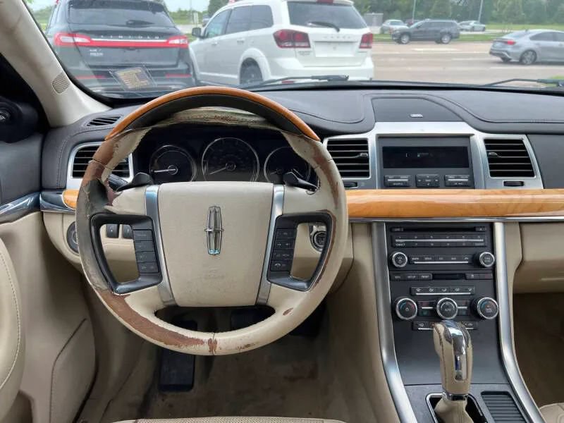 Used 2011 Lincoln MKS FWD image 17
