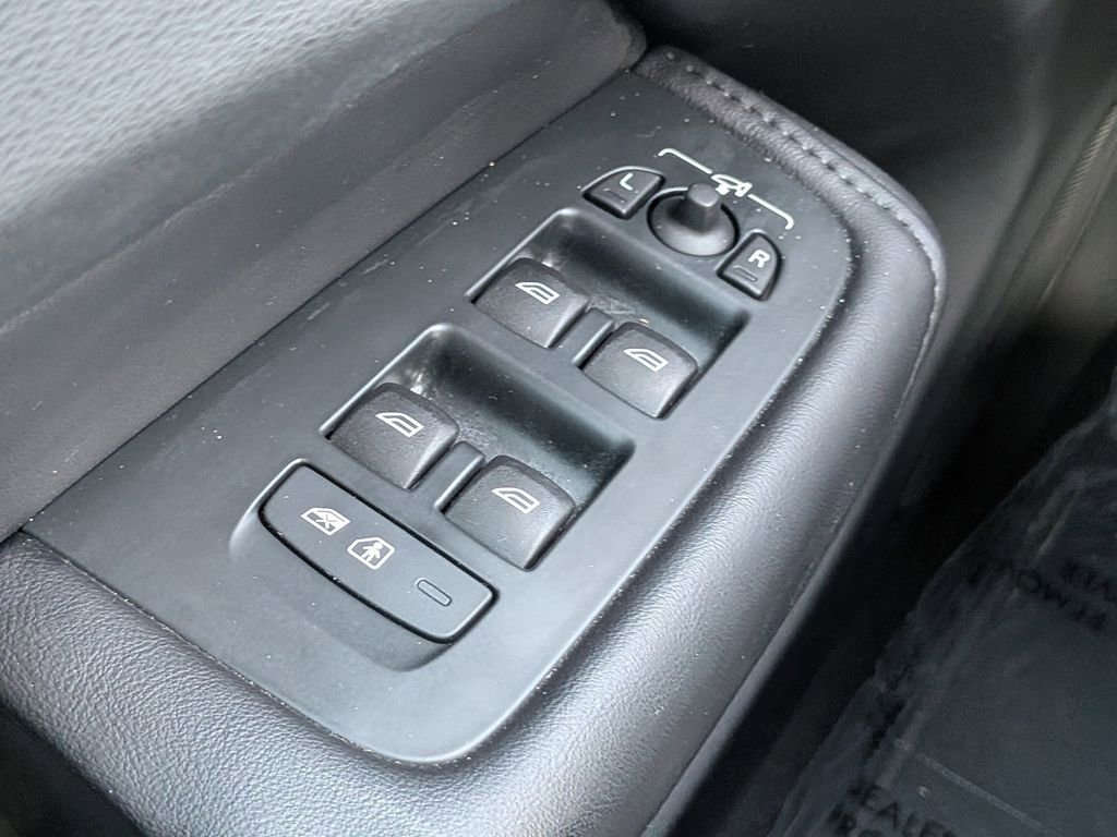 Used 2023 Volvo XC60 T8 Plus AWD/4WD image 23