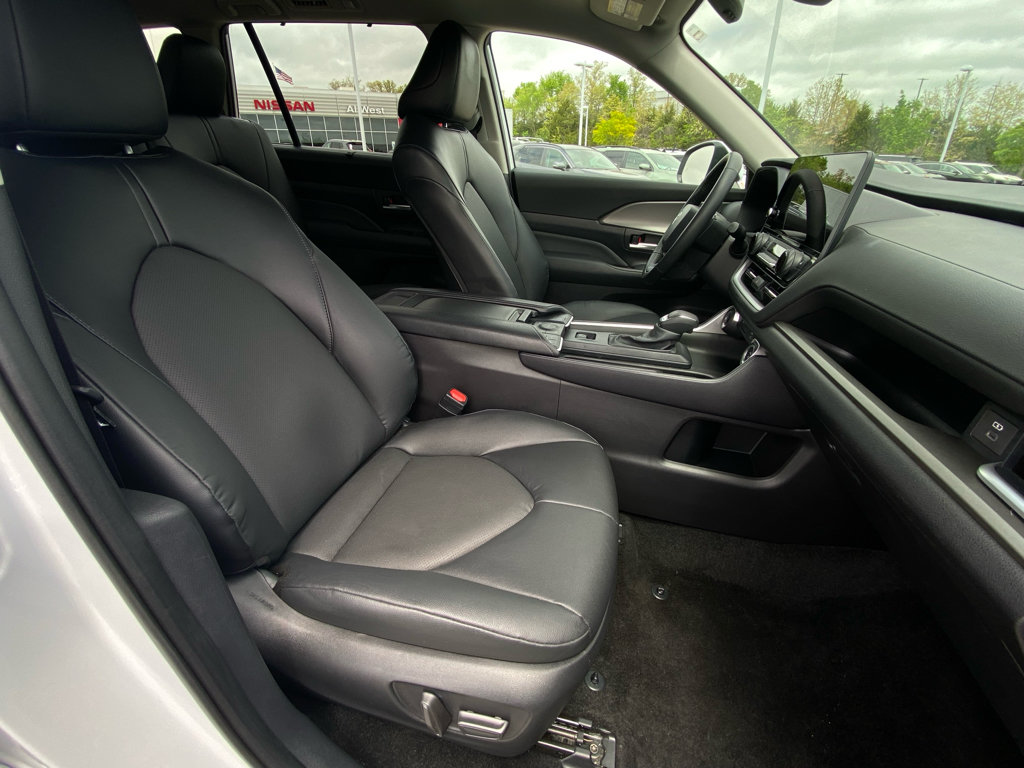 Used 2025 Toyota Grand Highlander AWD image 21