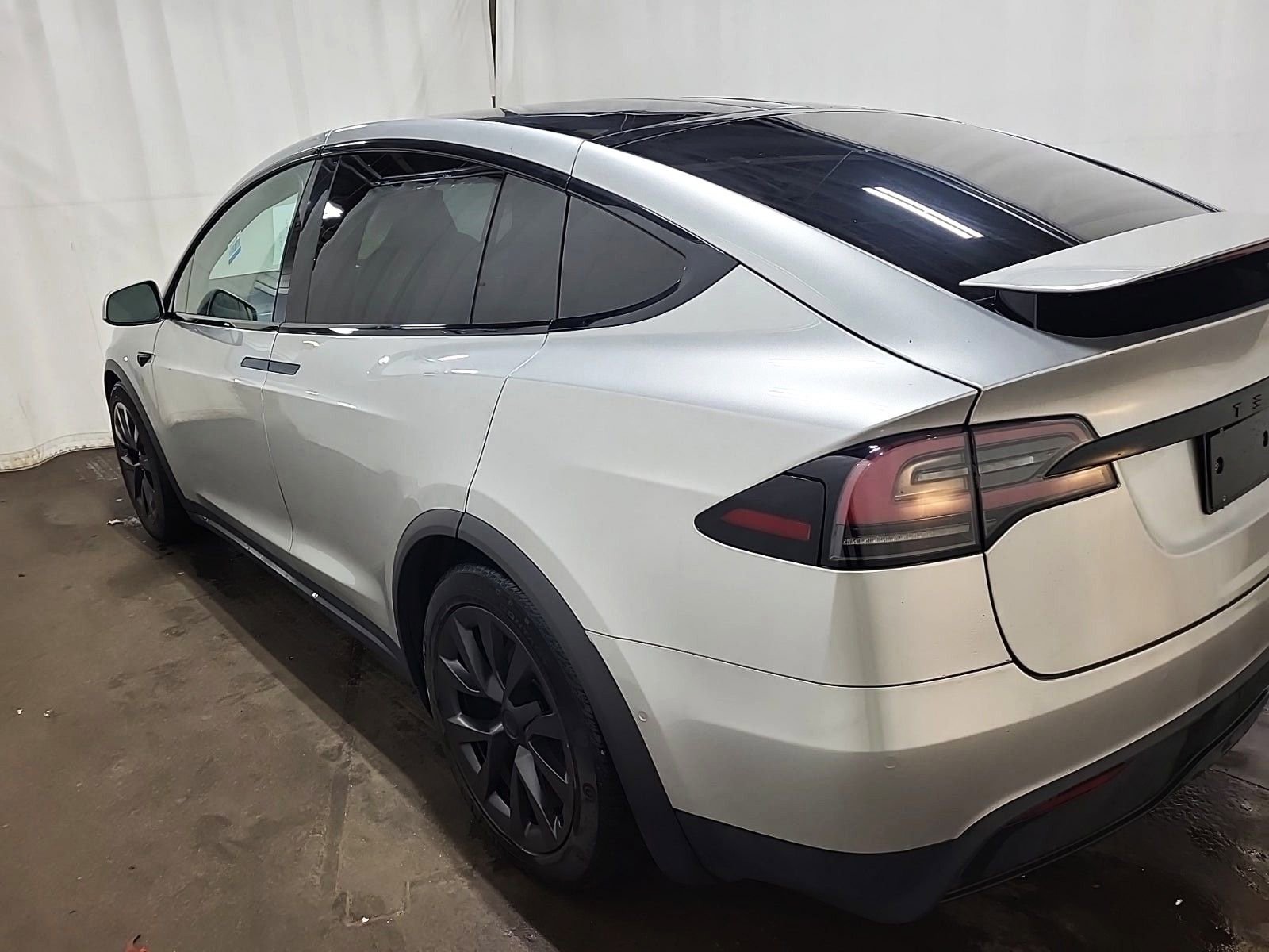 Used 2022 Tesla Model X AWD/4WD image 3