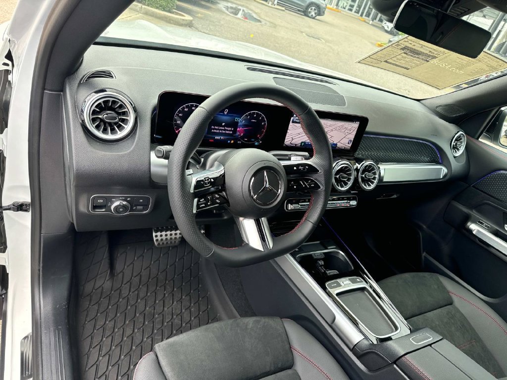 Used 2025 Mercedes-Benz GLB 250 image 8