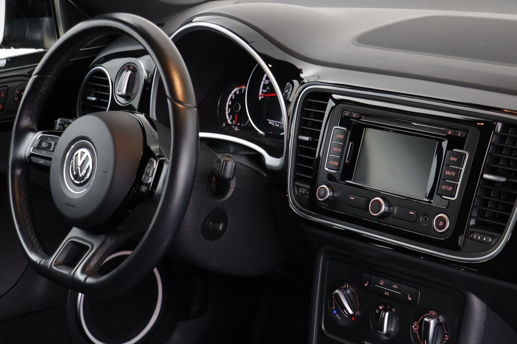 Used 2013 Volkswagen Beetle 2.5 image 21