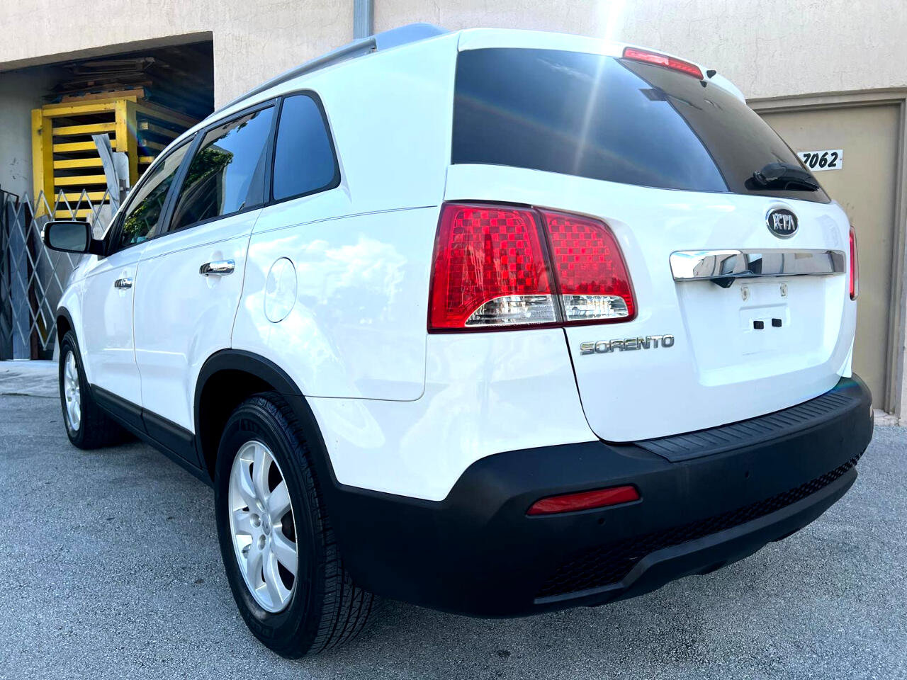 Used 2013 Kia Sorento LX w/ Convenience Pkg image 12