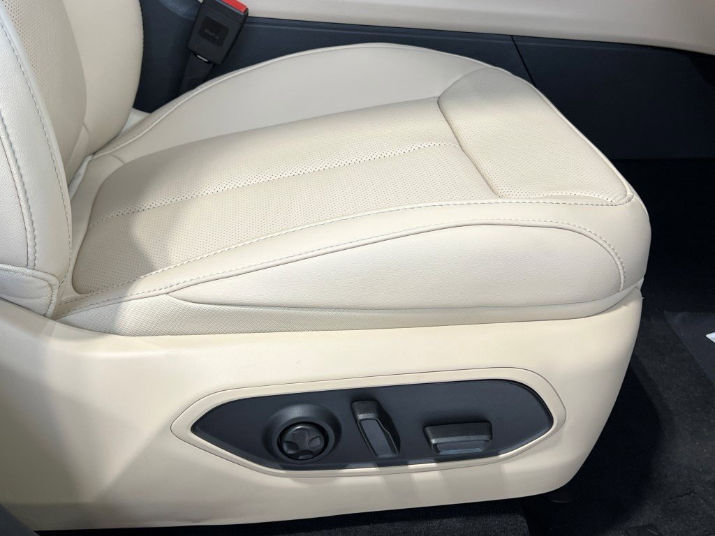 New 2025 Jeep Grand Cherokee Limited w/ Luxury Tech Group II image 9