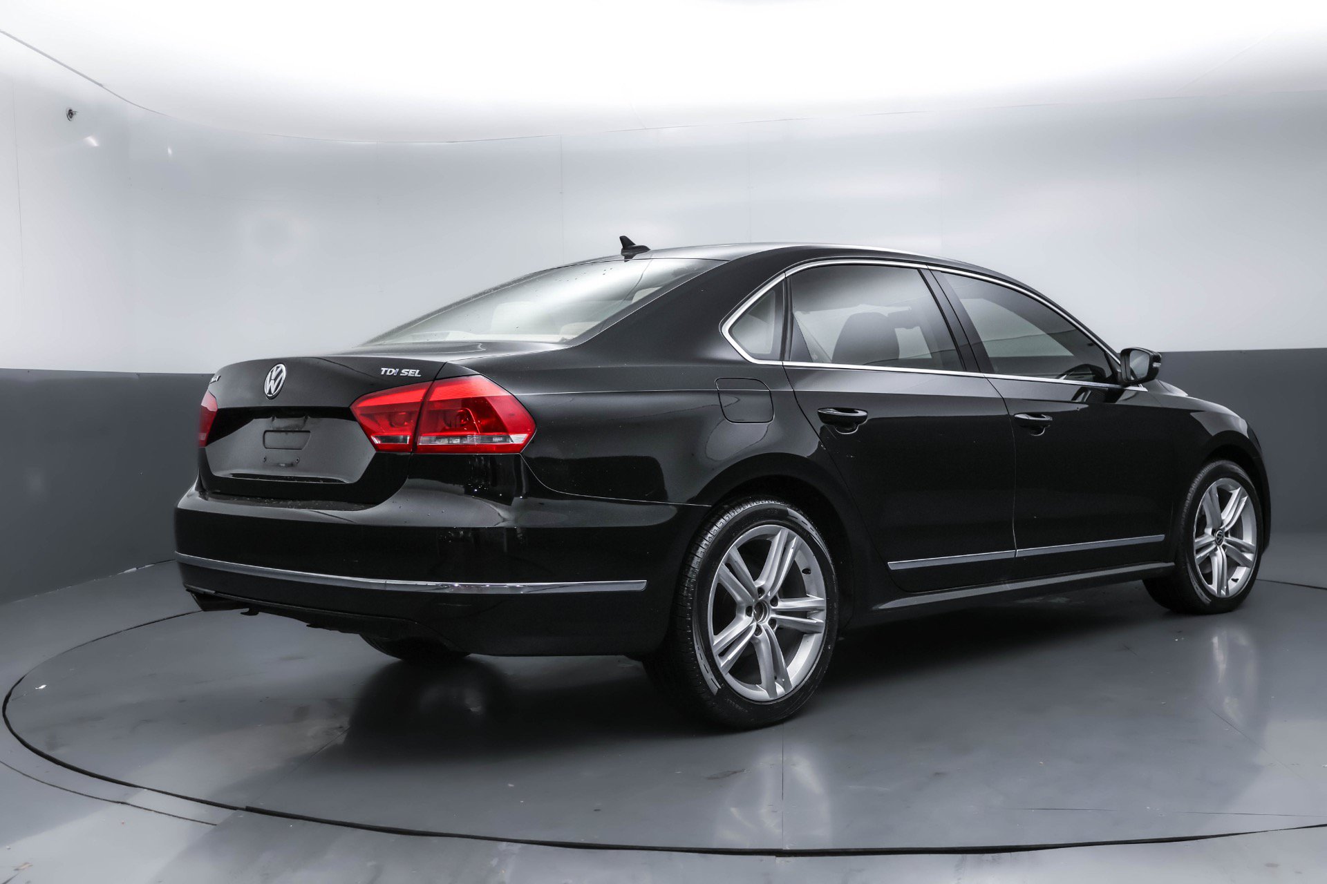 Used 2013 Volkswagen Passat TDI SEL Premium FWD image 23