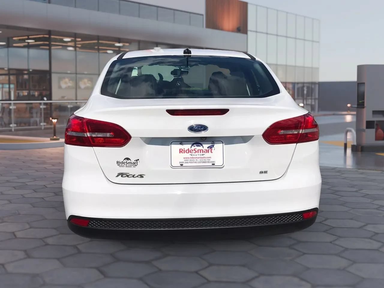 Used 2018 Ford Focus SE w/ SE Appearance Package FWD image 10