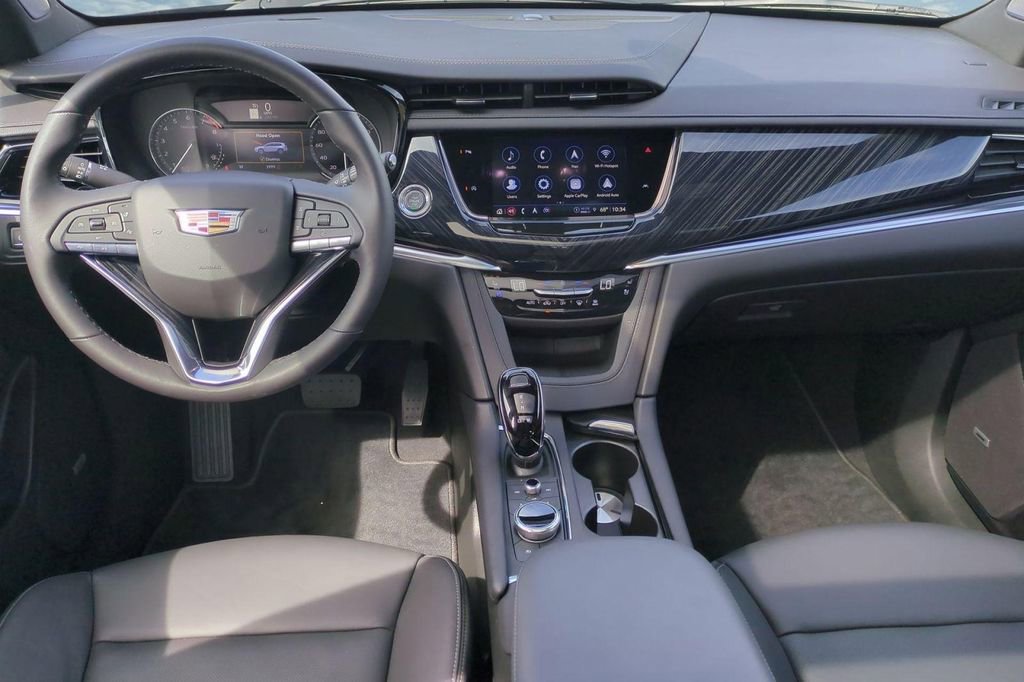 Used 2025 Cadillac XT6 Premium Luxury image 16