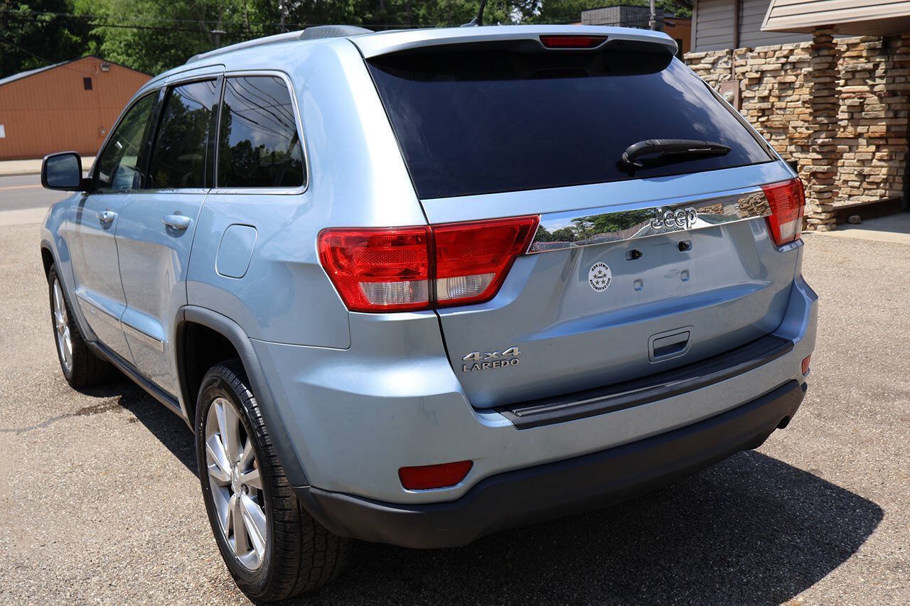 Used 2012 Jeep Grand Cherokee Laredo AWD/4WD image 6
