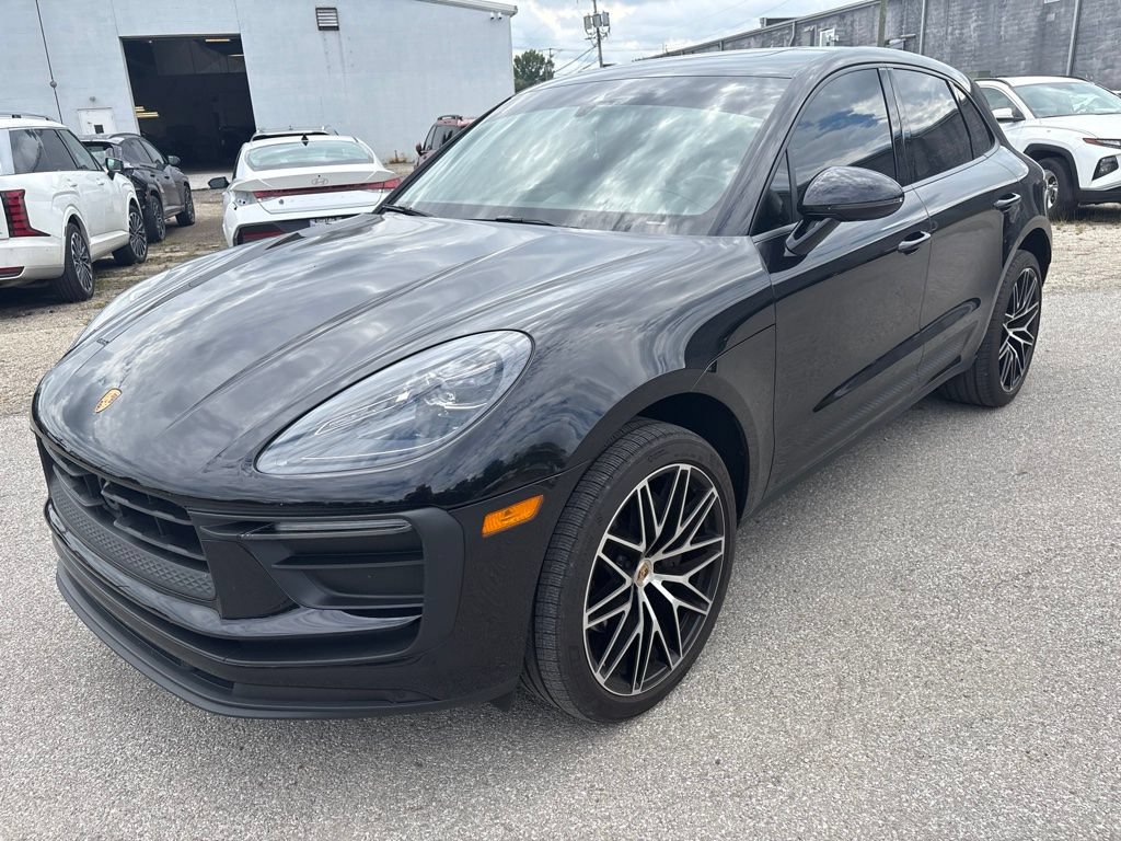 Used 2024 Porsche Macan AWD/4WD image 1