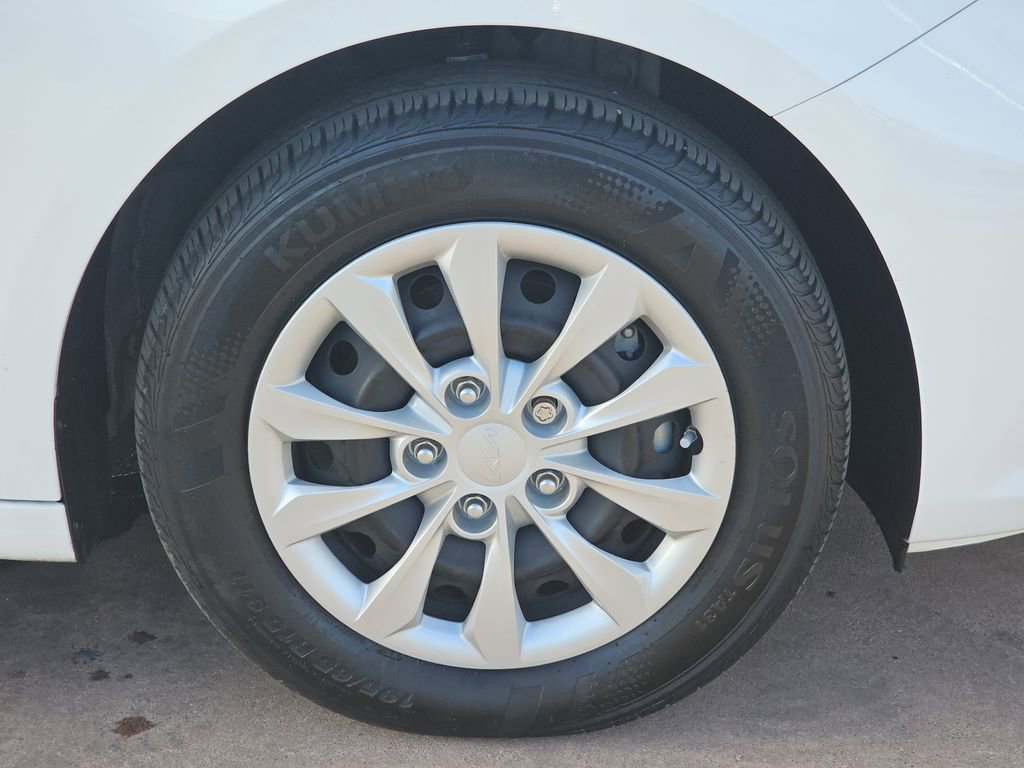 Used 2023 Kia Forte LX image 39