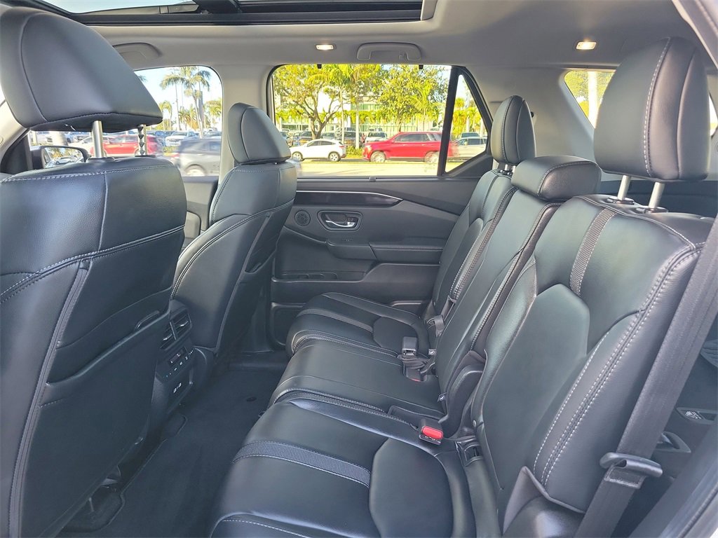 Used 2023 Honda Pilot Touring image 7