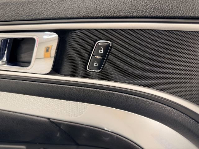 Used 2017 Ford Explorer XLT w/ Equipment Group 201A image 15
