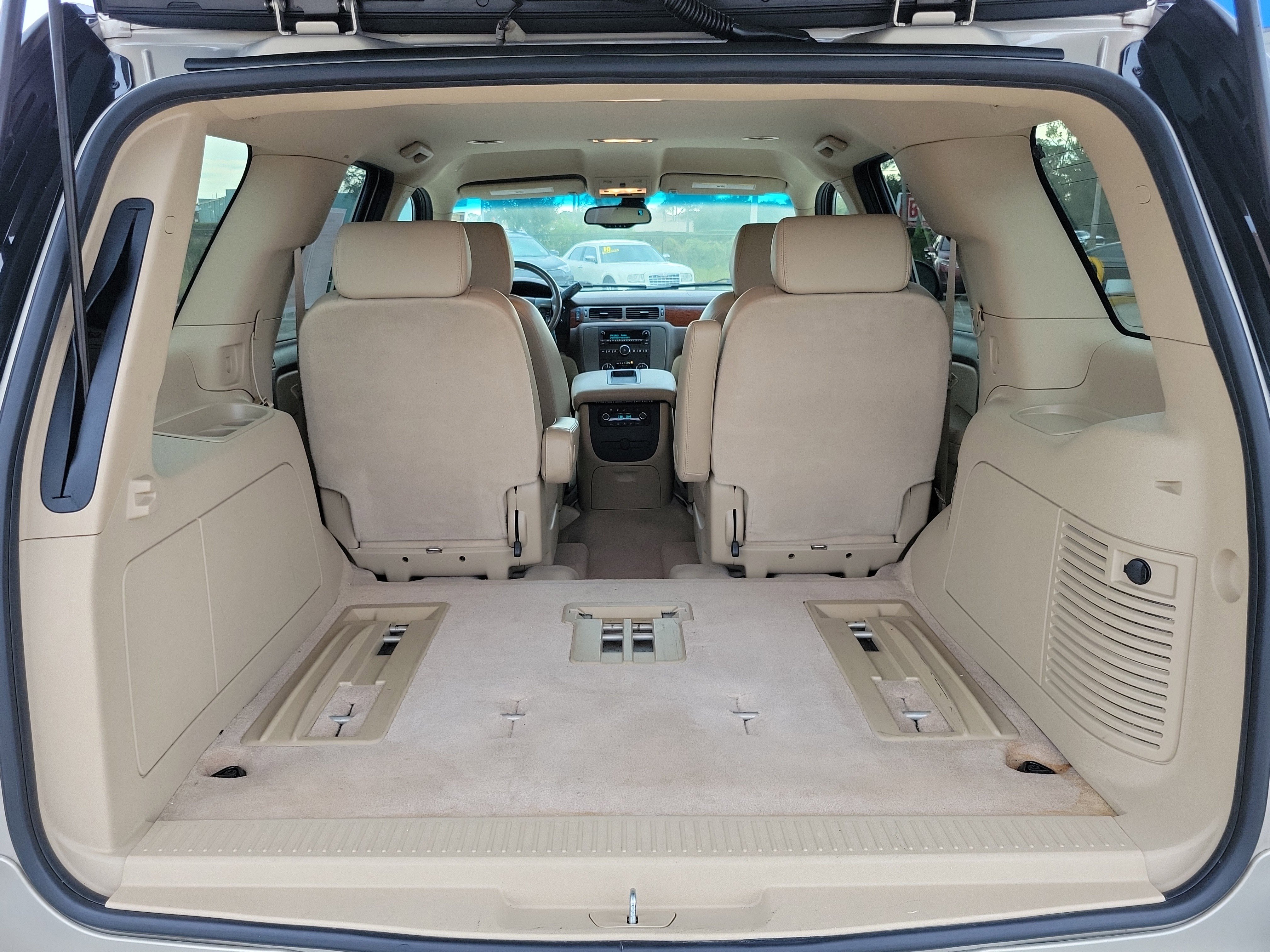 Used 2008 GMC Yukon SLT w/ SLT Preferred Equipment Group image 8