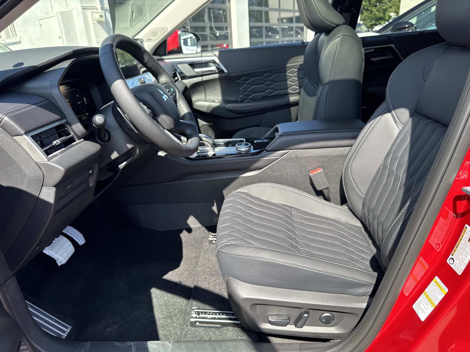 New 2025 Mitsubishi Outlander SEL image 16