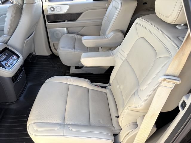 Used 2018 Lincoln Navigator Reserve w/ Technology Package AWD/4WD image 24