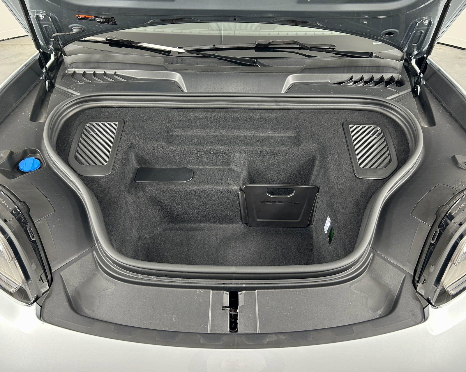 Used 2025 Porsche Macan 4S Electric image 35